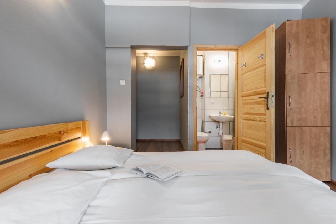Goscinne Hostel *